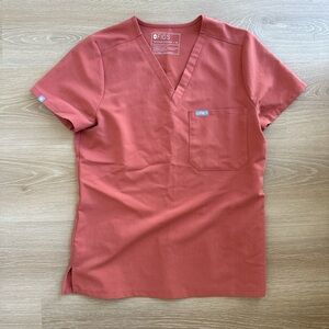 Figs Women’s Short Sleeve V-Neck Tee - Terracotta